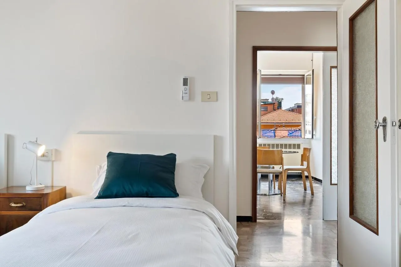 San Donato Bologna Fiere Apartment 0*,