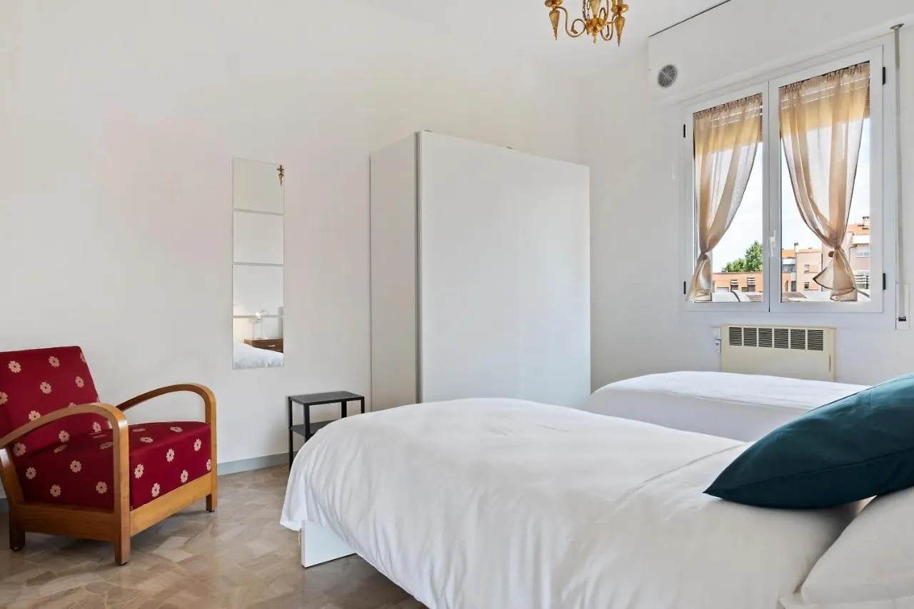 San Donato Bologna Fiere Apartment 0*,